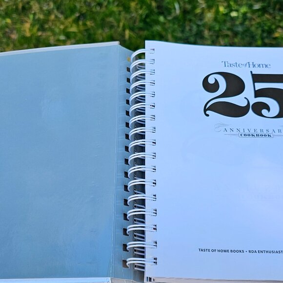 Taste of Home 25th Anniversary Cookbook Collectors Edition dated 2018 hardcover - Picture 4 of 12